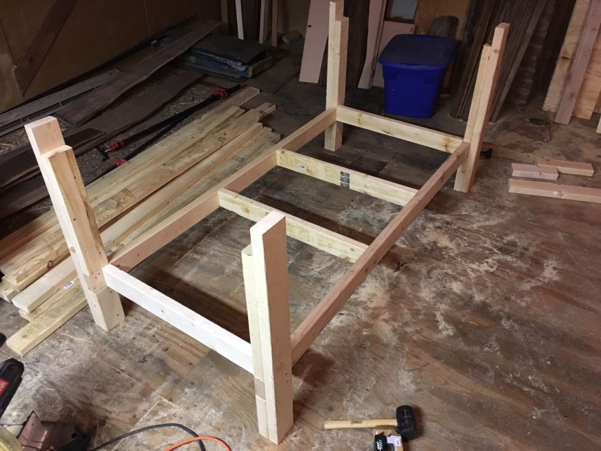 building a woodworking workbench and outfeed table for tablesaw