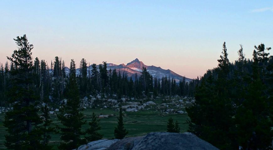 yosemite backpacking and hiking, view of Vogolsang peak